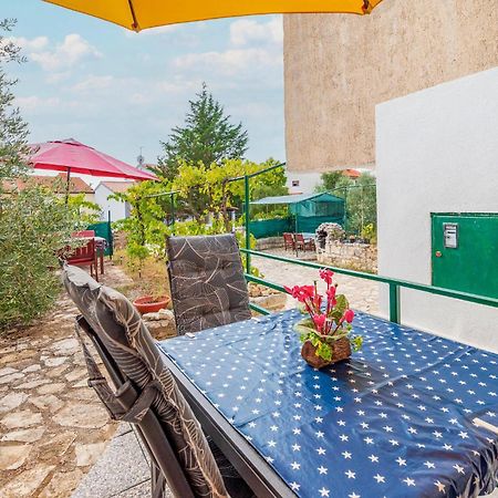 Amazing Apartment In Pula With Kitchen Ngoại thất bức ảnh