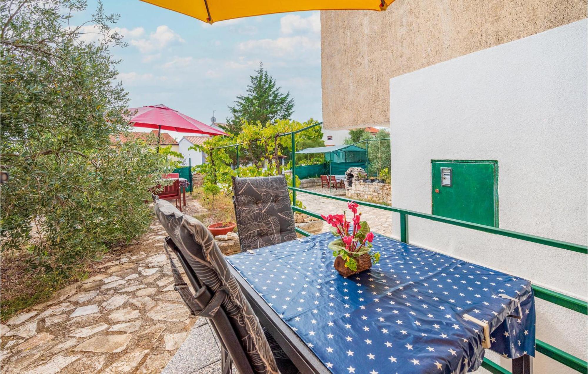 Amazing Apartment In Pula With Kitchen Ngoại thất bức ảnh